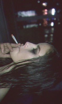 acid-daisies:  unlucke:  exertinq:  blissful-endings:  effy is my favourite person ever  Effy is perfect even when she is completely fucked up or hungover with her makeup and hair a mess…  she’s gorgeous  ☠soft grunge☠ 