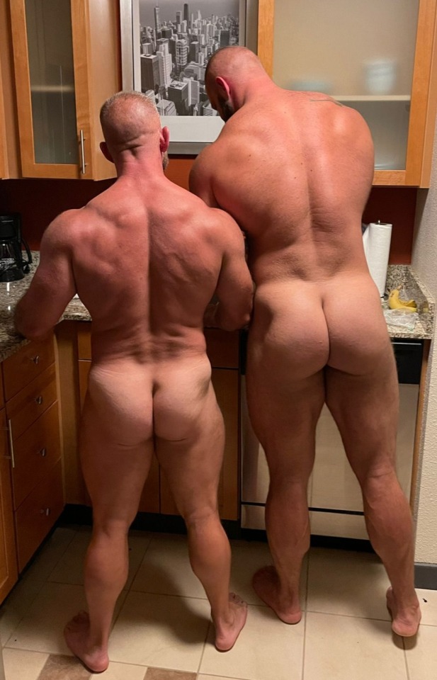 bobbyt65:bumarama:THE ONE ON THE RIGHT FOR SURE!!