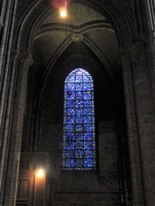 charlesreeza:A dark corner of Chartres CathedralPhoto by Charles Reeza, October 2021