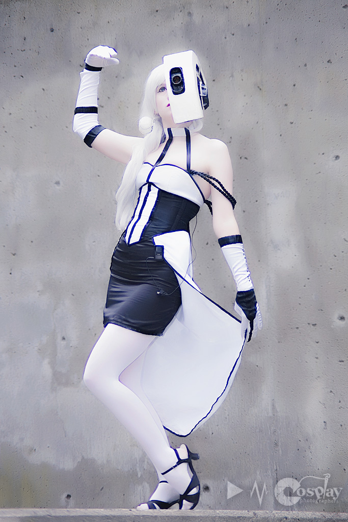 cosplayblog:  GLaDOS from Portal 2  Cosplayer: Britthebadger [WW / DA / FB]Photographer: