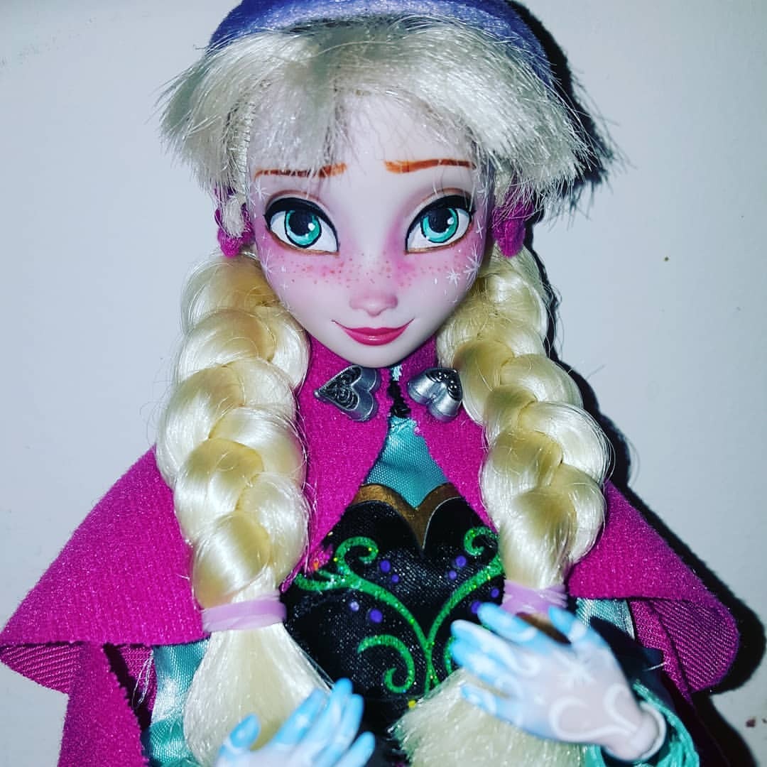 Her love could hold up the world." — keiko86chan: New work!! Frozen Heart  Anna,...