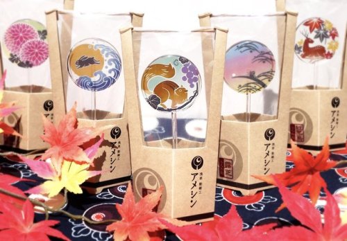 Patterned lolipops by Ame-shin. My favourite is the higanbana (spider lily) one, but the risu (squir
