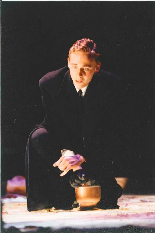 maryxglz:#ThrowbackThursdayTom Hiddleston as Orestes in Electra - Cambridge 2001(Pictures from Torri