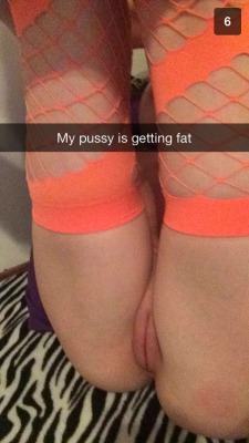 snapchat-nudes-girls:    A fat pussy. Mmm guys and girls do u love that?
