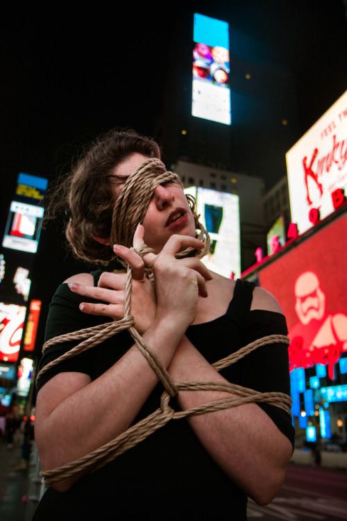 theropediary:  rope bombing in Times Square with Marceline_VQ yielded interesting results!  Featuring an unofficial collaboration with Ai Wei Wei’s installation golden installation.     10/21/17 Rope/Photo: Marceline_VQ        Model/Bottom:
