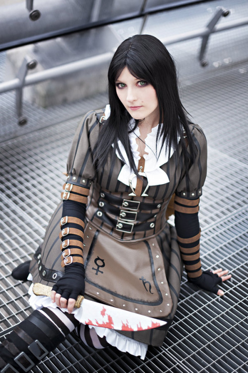 cosplayblog: Alice (in Steampunk Dress) from Alice: Madness Returns Cosplayer: Zhenya-Chan [TM | D