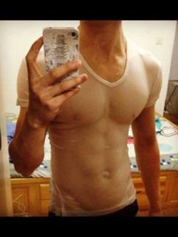 singa61:  wiwan53:  sggaysian:  Who’s this hottie?  Nice  Only Asians http://singa61.tumblr.com/ 