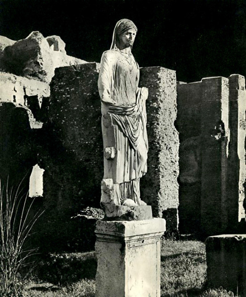 zzzze:  Florence Henri, The Forum,1934