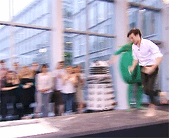 helldean-deactivated20160104:  Matt Smith &amp; Karen Gillan explain the science