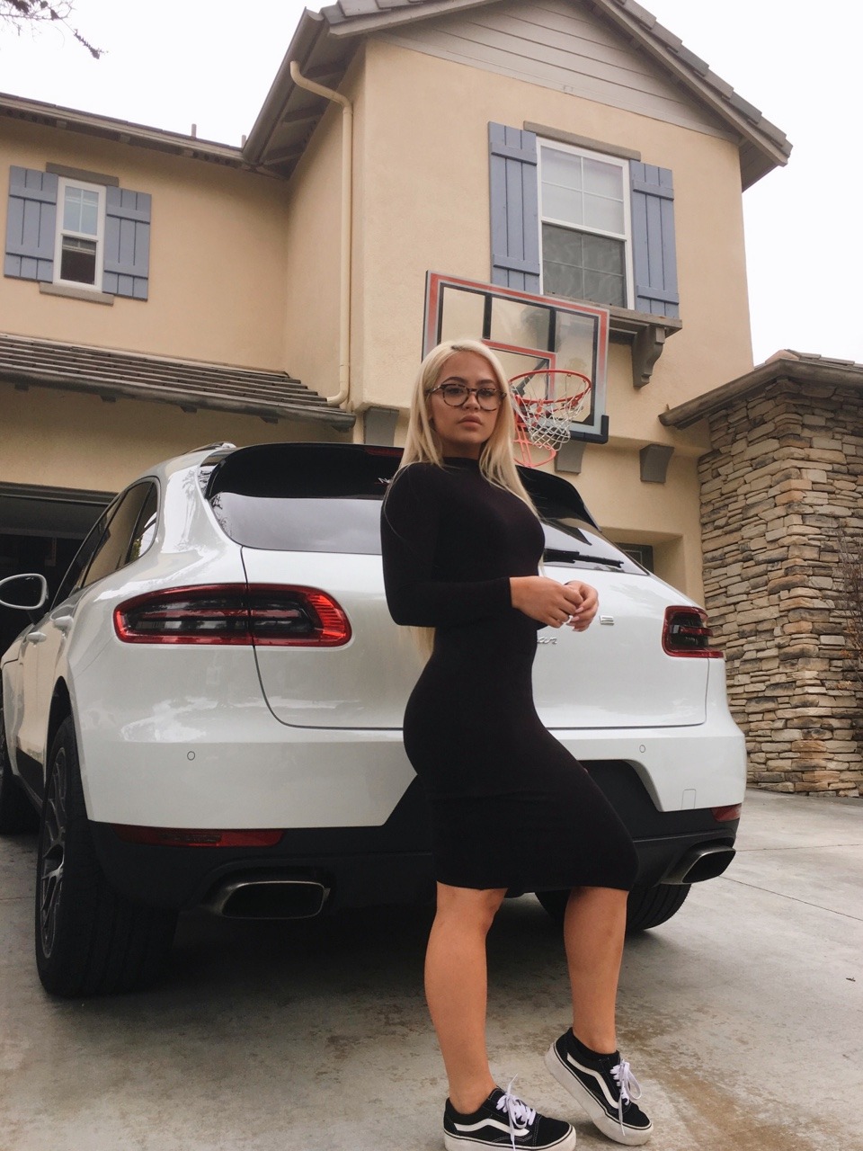 jaylenejoybeligan:  The Macan is a rental but now I want one forreal soooo