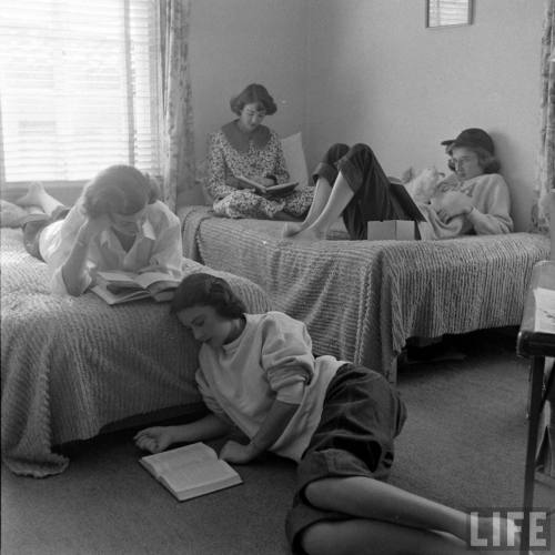 inthedarktrees: College Fashions, 1948 by Loomis Dean