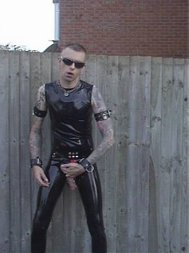 skinheadbdsm:  slampighoar:  Fuck hot boicontact me boi  (via TumbleOn) 
