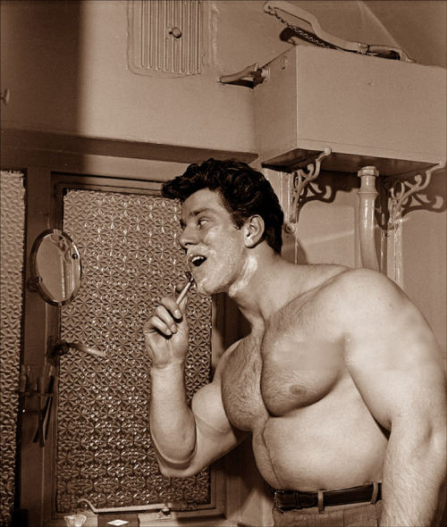 Reg Park shaving, c. 1950