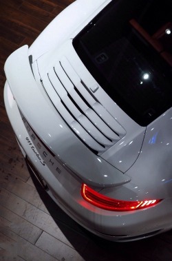 justphamous:  Porsche 911 | More 