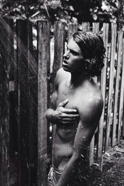 jayalvarrez:  Rainy days calls for hot outside showers jayalvarrez 