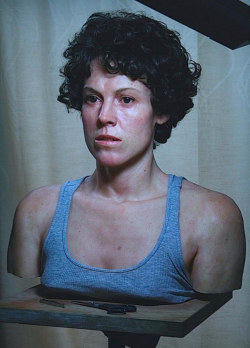 lospaziobianco:  Ultra-Realistic Ellen Ripley Bust Sculpture From ‘Aliens’ by Steve Scotts via 