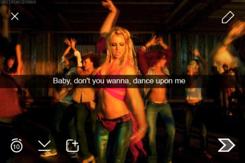 sweetspears:Britney Spears snapchating + singles