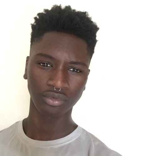 rhe3:  Dark skin is always better looking