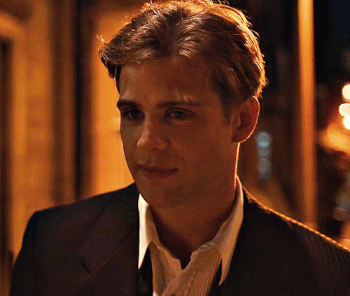 Leo Woodall As Dexter Mayhew One Day (2024), S01E01