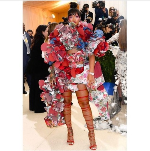 frenchinhalechanelxoxo: This look is iconic Rih slayed Metgala