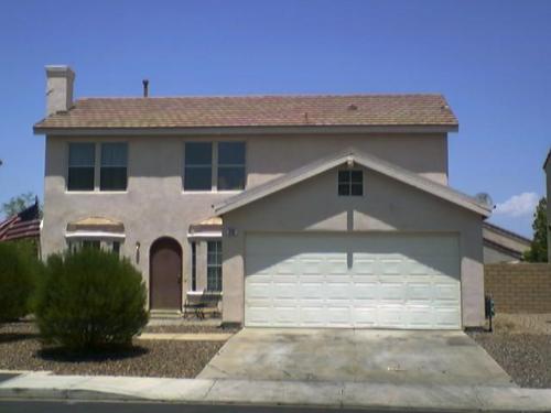 fuckyeah1990s:  In 1997, there was a contest to win a fully-furnished exact replica of the “Simpsons” house in Clark County, Nev. The winner could choose to either stay in the home or trade it for ๛,000. The winner took the money. The house was