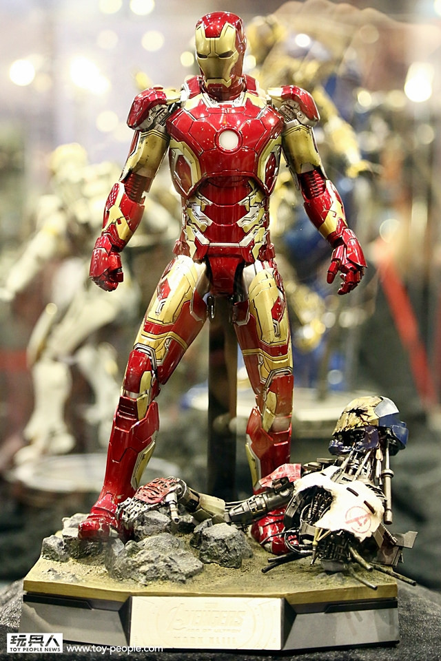 nomalez:  HOT TOYS: Captain America, Iron Man, Thor, Black Widow, Hawkeye and Hulk