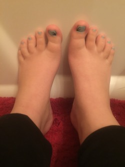 Hello exciting girl!!I&rsquo;m so horny that I need your feetjob now!!