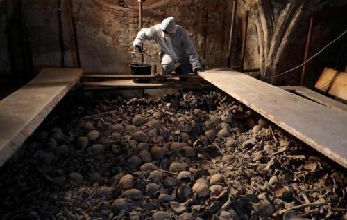 speciesbarocus:Restoration work @ Sedlec Ossuary.Restoration experts have to dismantle four pyramids