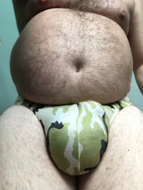 bigbellyboiz: macpurc: Big belly and camo balls. Big belly - and so much more. 大玉