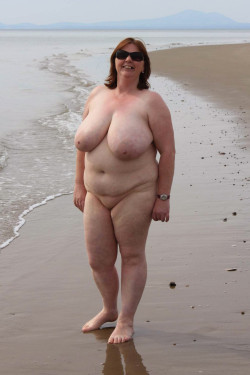 bbwnudists:  http://bbwnudists.tumblr.com/ 