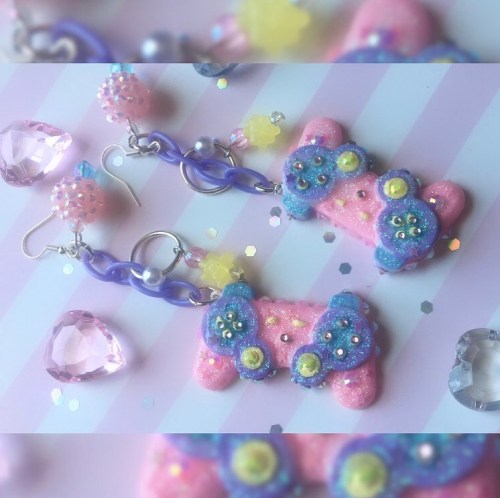 ✨ #playful ✨ #kawaii #pastel #gamergirl #controller #linkinbio #kawaiijucreations #handmadejewelry #