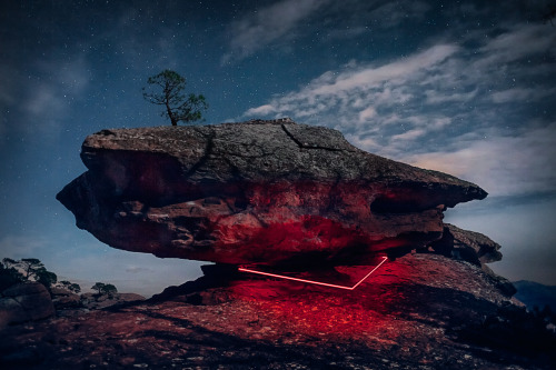 eiruvsq:  Photographer & Artist:Nicolas Rivals“LA LINEA ROJA”“Une ligne rouge tissée au fil d’un voyage à travers l’Espagne, pour relier l’Homme à la nature. Une ligne rouge pour fixer un instant de poésie, le temps d’une nuit. Des