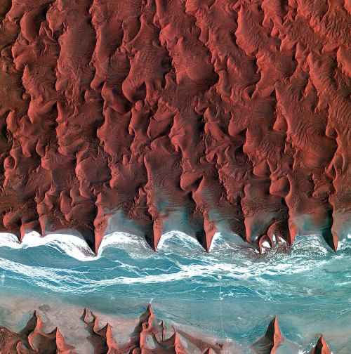 Namibian sand seaA Korean satellite imaged the dry river bed of the Tsauchab in January of 2013, sho