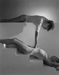 ohthatoceanicfeeling:  A photograph of Jared French and Paul Cadmus taken by George Platt-Lynes. 