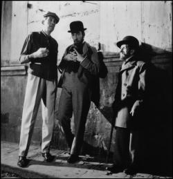  Robert Capa © International Center of Photography FRANCE. Paris. 1952. Director John HUSTON, José FERRER and his double, actor Maccio, on the set of Moulin Rouge. 