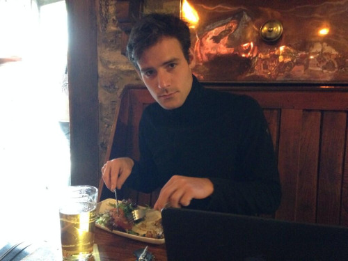 @JFandTW: &ldquo;Classic Cornish pub session in St Agnes with @RooPanes before tonight&rsquo;s gig a