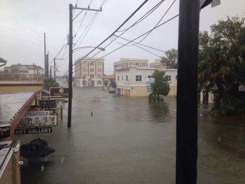 dodrio:This is what King Street in St. Augustine, Florida looks like right now.Hurricane Matthew is 
