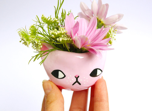 ponyponypeoplepeople:Kitty Planters by PONY PEOPLE