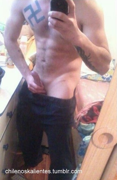 chilenosdebadoo:  chilenoskalientes:  Demian, 28 años. Un rico macho rudo, amante del sexo duro. Q culo se gasta!!  Pegame CTM!!!