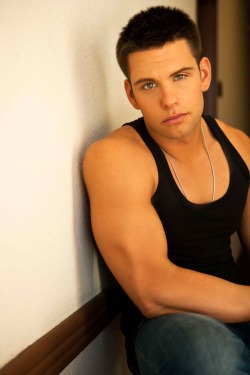 kissandsky:  Kyle Valle 