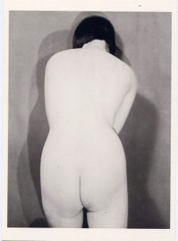 kirgiakos: Kiki de Montparnasse by Man Ray, ca.1928