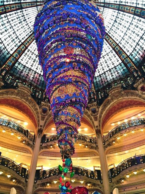 これは綺麗！パリを彩るクリスマスイルミネーション10選 