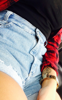 prettybeautygal:  High Waist Jeans😍 on We Heart Ithttp://weheartit.com/entry/115480819/via/nadgib