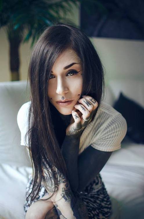 sextattoosdrugs: tattooedmafia:  Monami Frost  instagram : @kmwtw