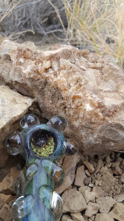 dabakin-cloudblower:  Pipe toking, crystal collecting stoner 😎