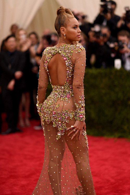 epic-females: Beyoncé Wooowwwww what a dresss!!! Amazing Beyonce!!!!!!