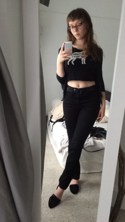 finchdown:  TWO THINGS: SNAPCHATTip 10$ on http://amateurporn.com/finchlinden and send a message on there with your snapchat user name for one month of boobs and weird things and weird boobs.TWITTERI post photos and junk there that I haven’t been bothered