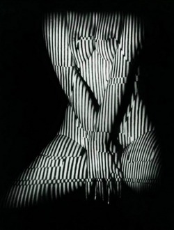 frenchtwist:  Untitled (Op Art Nude) by Jaroslav Vávra, c. 1960sAlso  voll schön