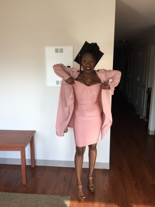 90svigilante: lostqueenlostqueen: I graduated yall! Congrats