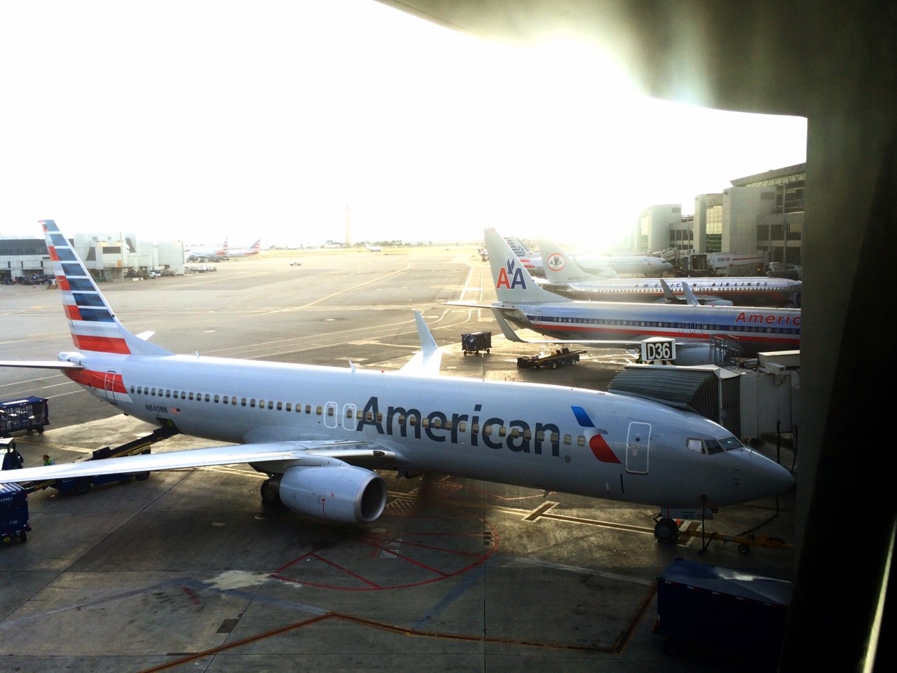 theplaneworld:  737-800 New colors, old colors, and retro colors
